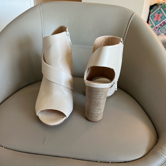 Club Monoco Cream Leather Clog Heel - Picture 2 of 3